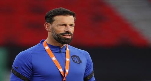 فان نيستلروي مديرا فنيا لأيندهوفن الهولندي بداية من الموسم المقبل